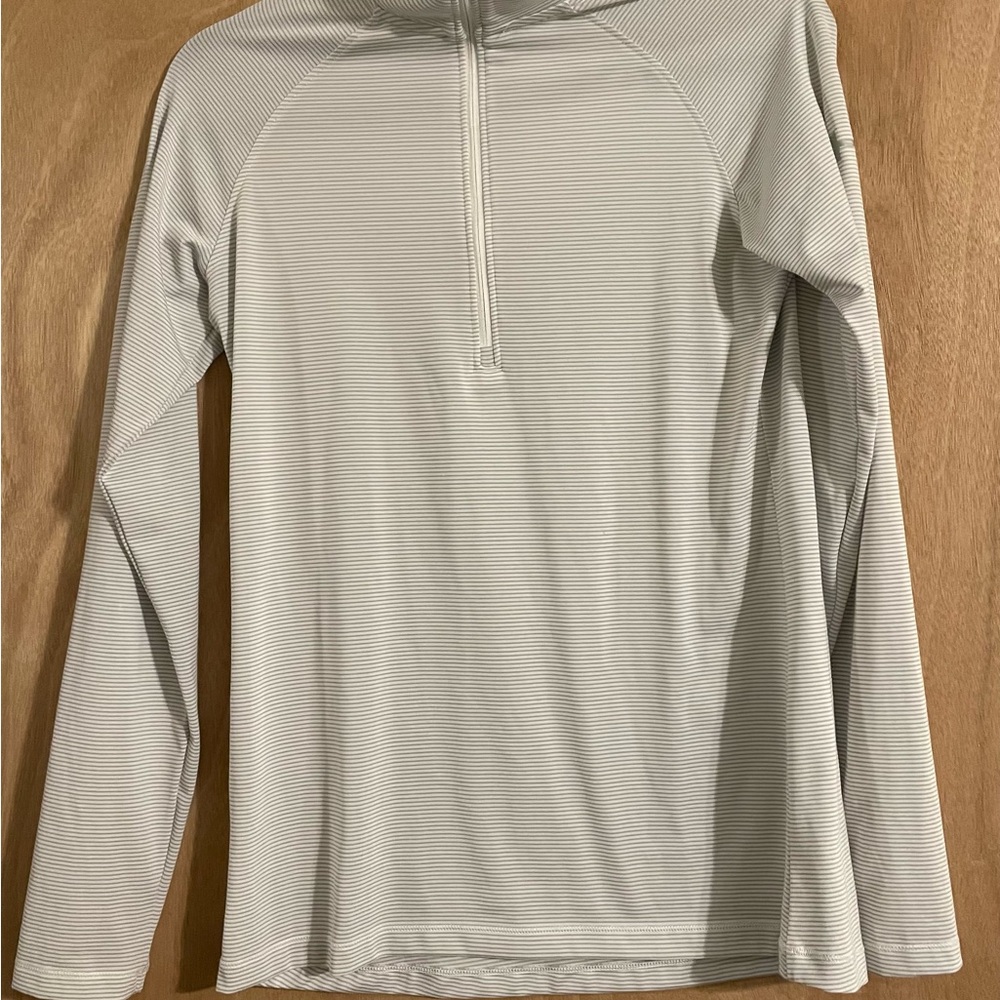 EUC XS under armor heat gear Gray Striped Long Sleeve Top